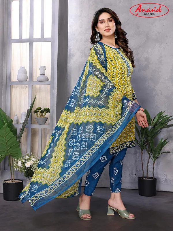 Crepe_Paisley,_Geometric_Print_Salwar_Suit_Material