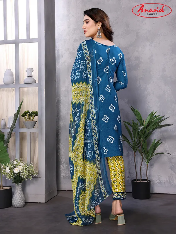 Crepe_Paisley,_Geometric_Print_Salwar_Suit_Material