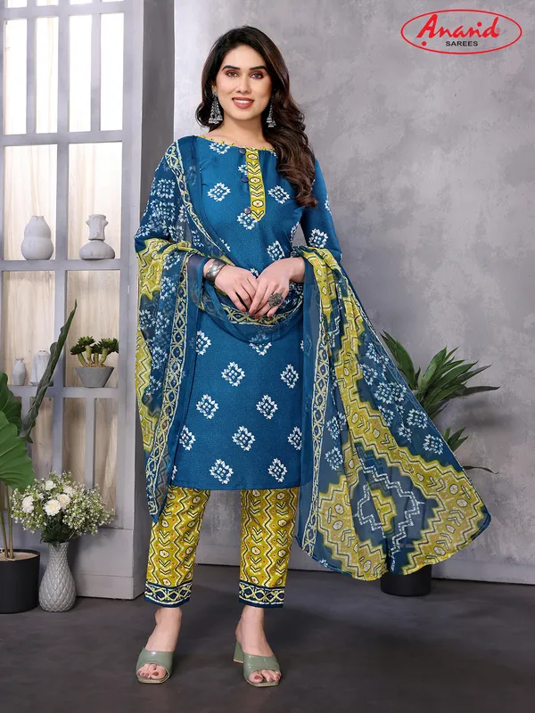 Crepe_Paisley,_Geometric_Print_Salwar_Suit_Material