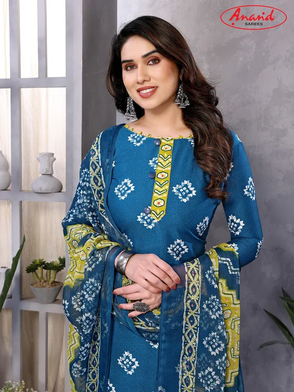 Crepe_Paisley,_Geometric_Print_Salwar_Suit_Material