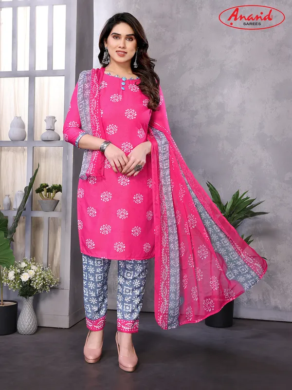Crepe_Paisley,_Geometric_Print_Salwar_Suit_Material