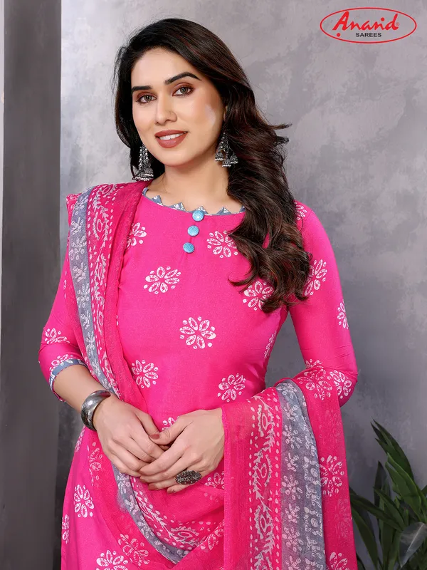 Crepe_Paisley,_Geometric_Print_Salwar_Suit_Material
