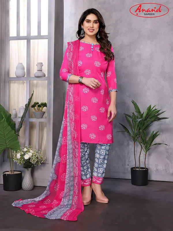 Crepe_Paisley,_Geometric_Print_Salwar_Suit_Material