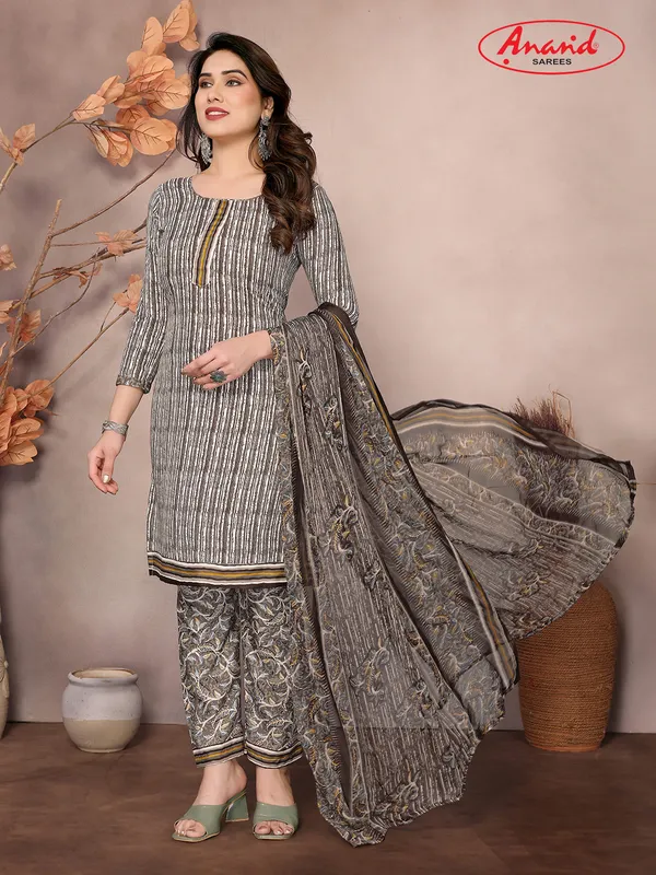 Unstitched_Crepe_Salwar_Suit_Material_Floral_Print,_Paisley