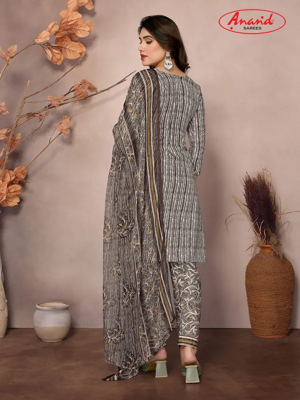 Unstitched_Crepe_Salwar_Suit_Material_Floral_Print,_Paisley