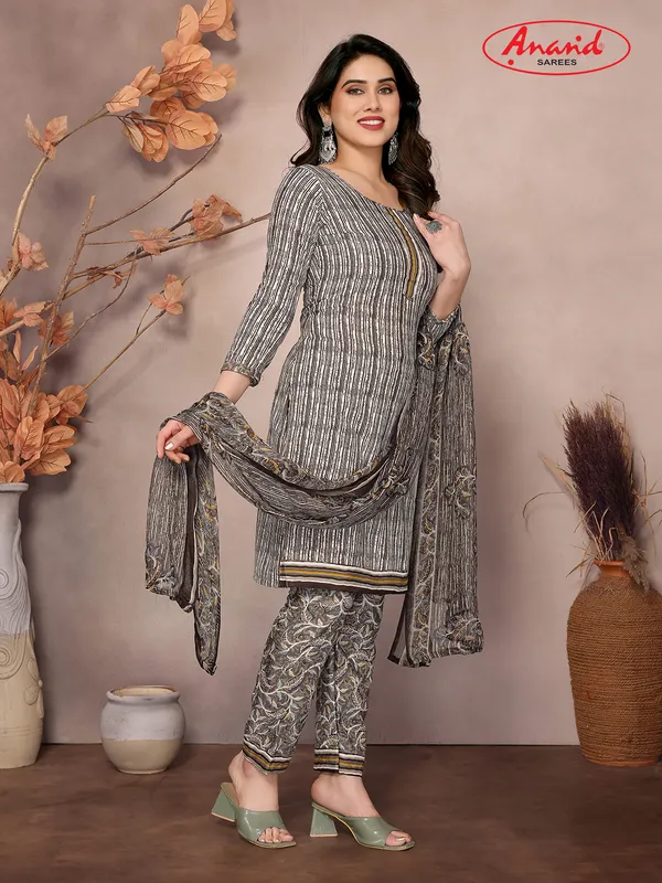 Unstitched_Crepe_Salwar_Suit_Material_Floral_Print,_Paisley
