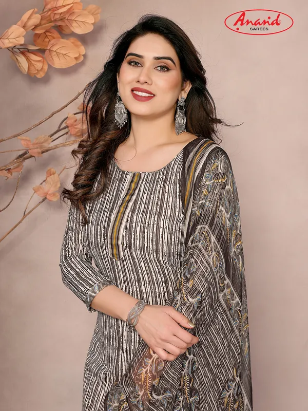 Unstitched_Crepe_Salwar_Suit_Material_Floral_Print,_Paisley