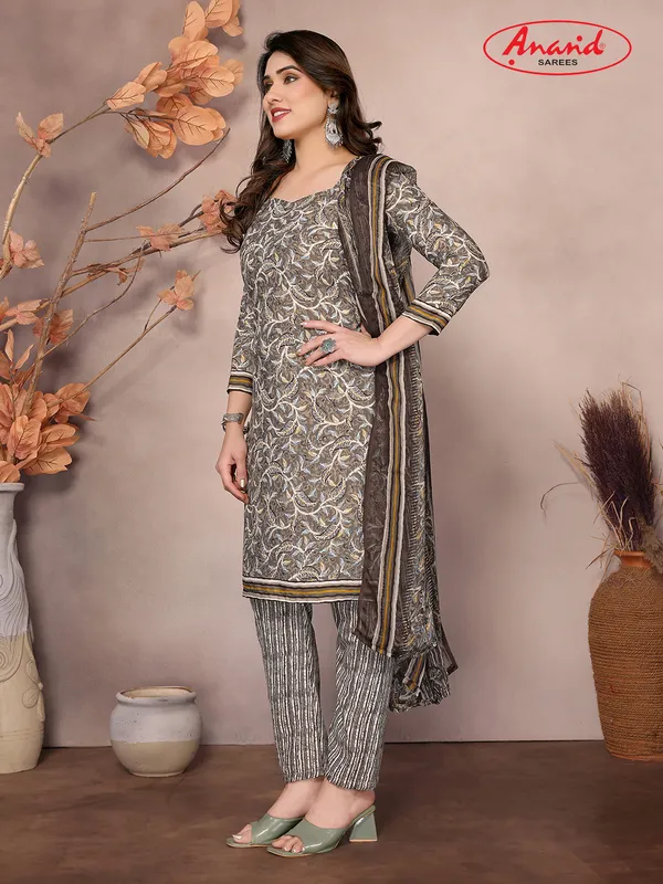 Unstitched_Crepe_Salwar_Suit_Material_Floral_Print,_Paisley