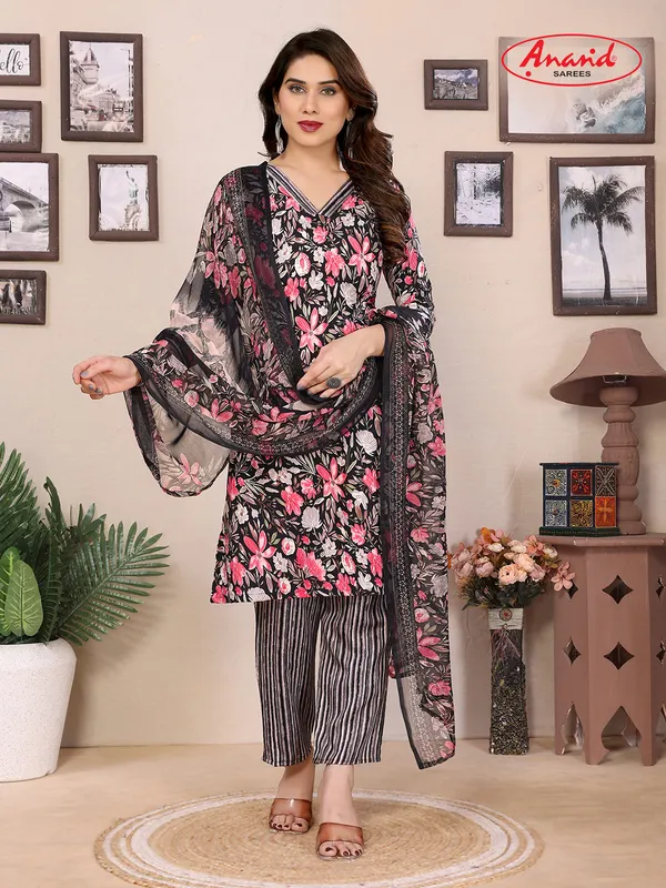 Unstitched_Crepe_Salwar_Suit_Material_Floral_Print,_Paisley