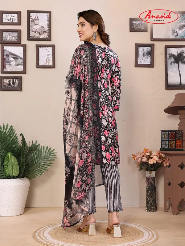 Unstitched_Crepe_Salwar_Suit_Material_Floral_Print,_Paisley