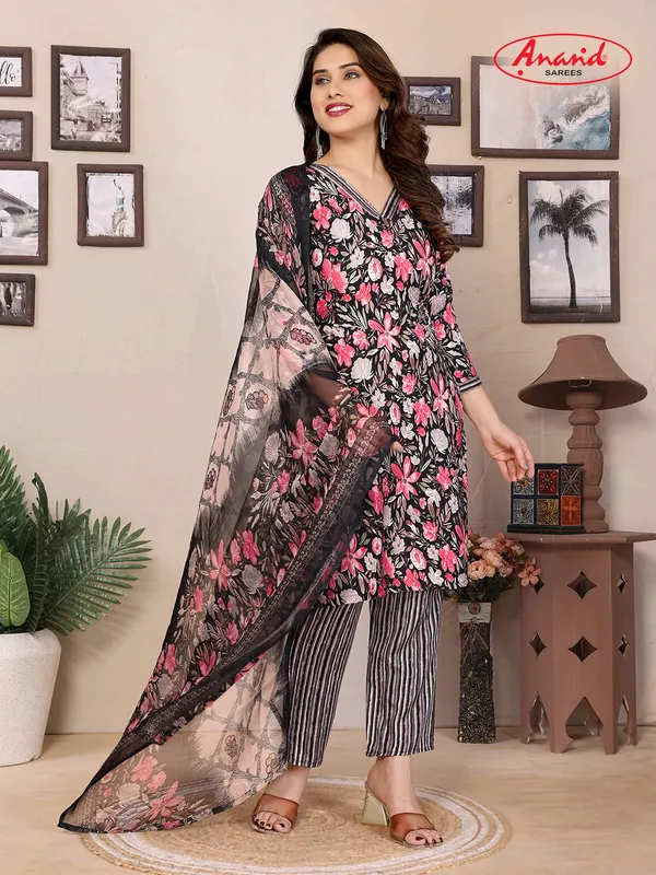 Unstitched_Crepe_Salwar_Suit_Material_Floral_Print,_Paisley