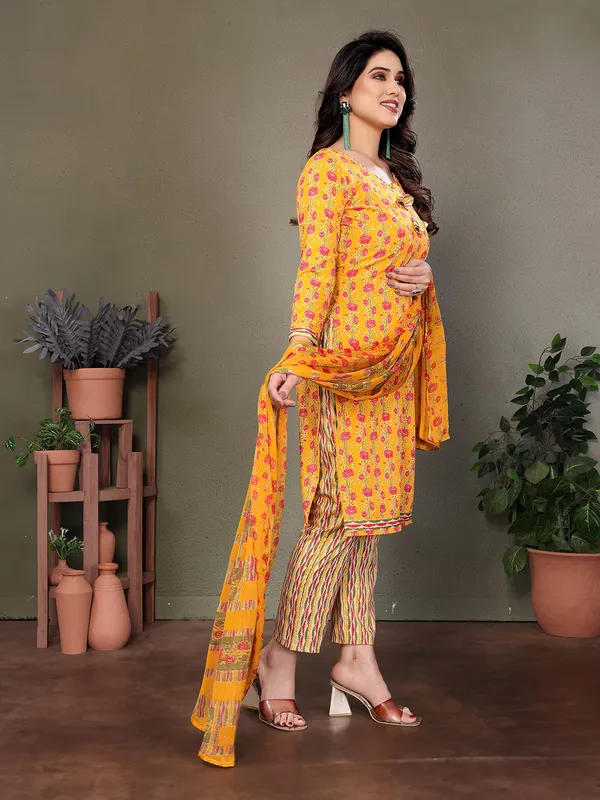 Crepe_Floral_Print,_Striped_Salwar_Suit_Material