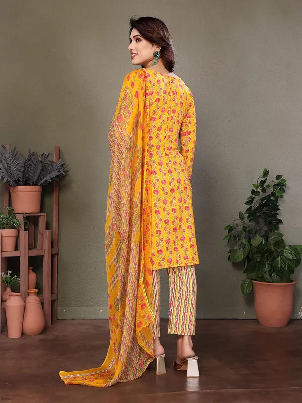 Crepe_Floral_Print,_Striped_Salwar_Suit_Material