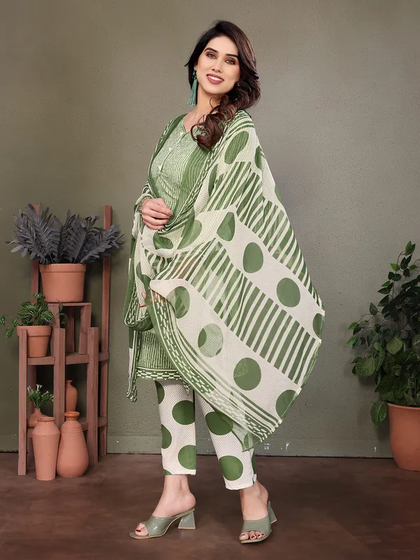 Crepe_Floral_Print,_Striped_Salwar_Suit_Material