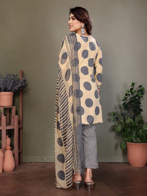 Crepe_Floral_Print,_Striped_Salwar_Suit_Material