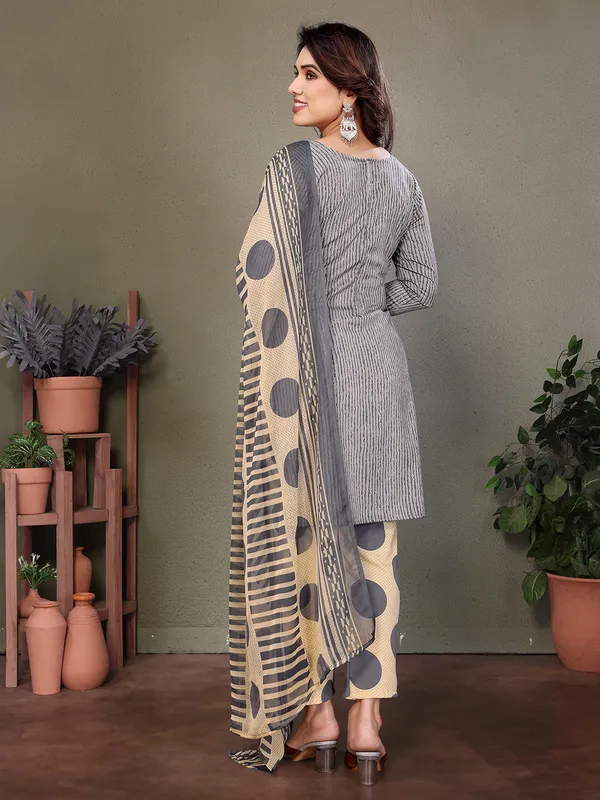 Crepe_Floral_Print,_Striped_Salwar_Suit_Material