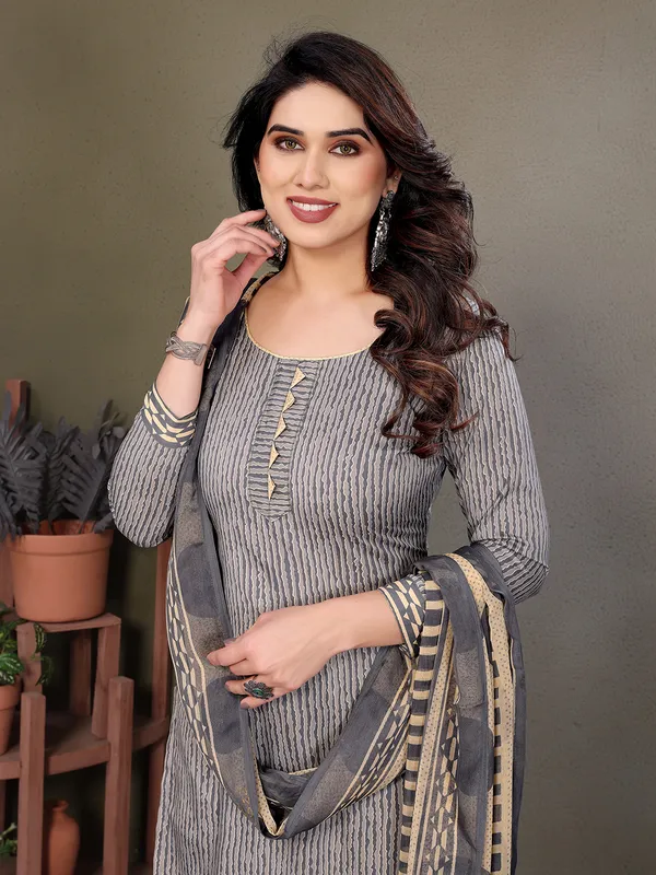 Crepe_Floral_Print,_Striped_Salwar_Suit_Material