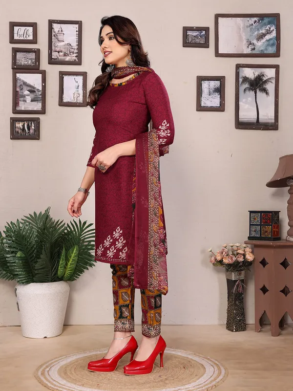 ANAND_Crepe_Floral_Print,_Paisley_Salwar_Suit_Material