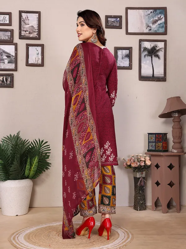 ANAND_Crepe_Floral_Print,_Paisley_Salwar_Suit_Material