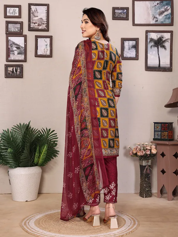 ANAND_Crepe_Floral_Print,_Paisley_Salwar_Suit_Material