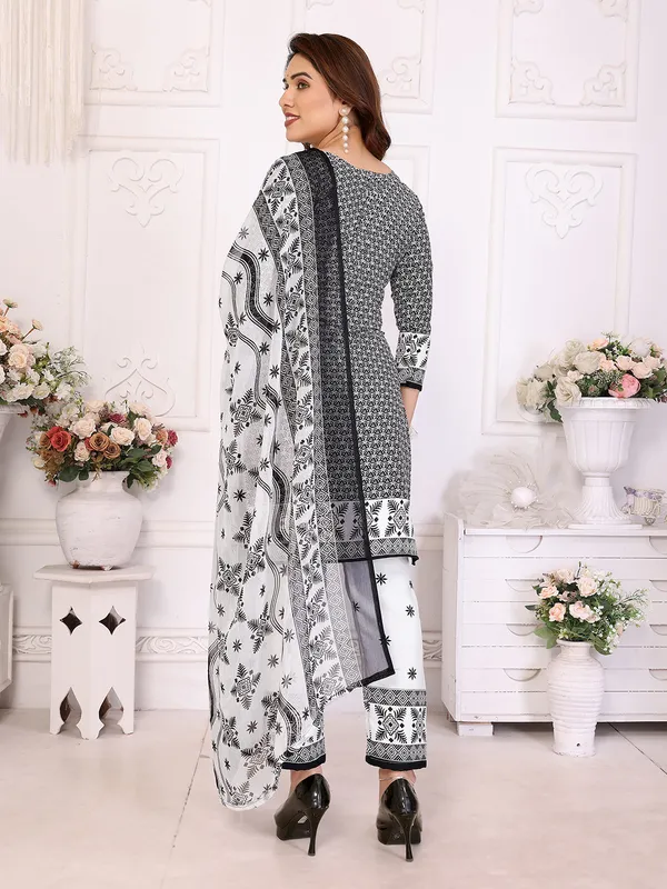 Crepe_Floral_Print,_Striped_Salwar_Suit_Material