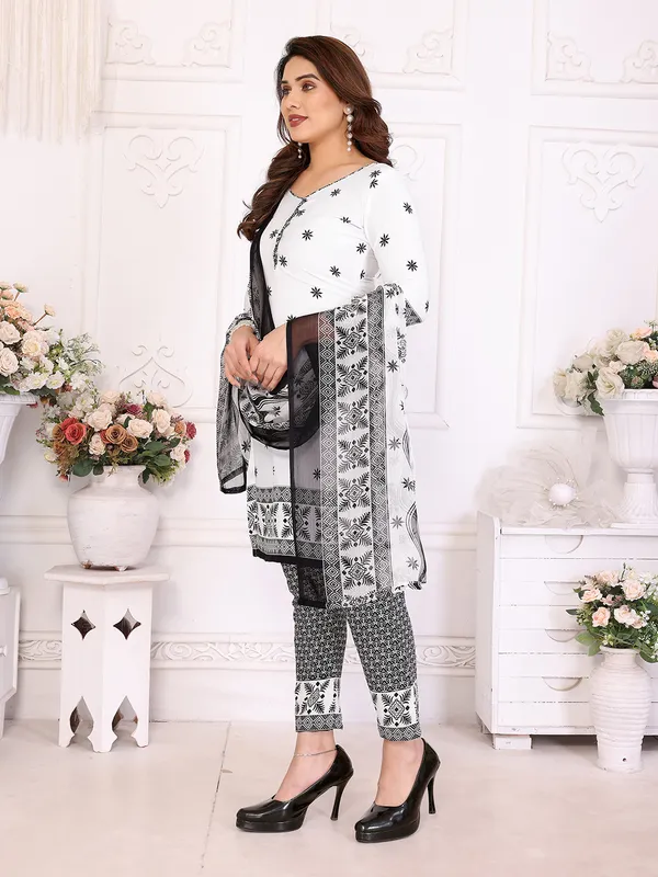 Crepe_Floral_Print,_Striped_Salwar_Suit_Material