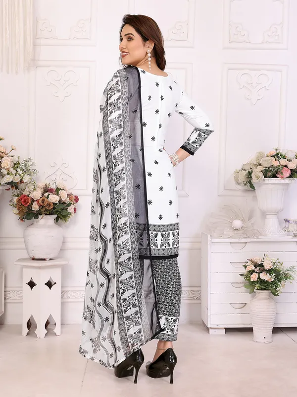 Crepe_Floral_Print,_Striped_Salwar_Suit_Material