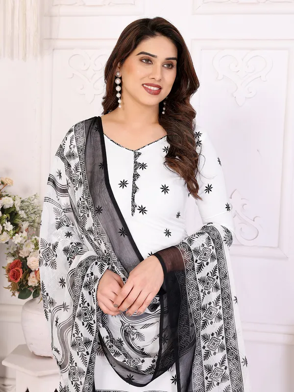 Crepe_Floral_Print,_Striped_Salwar_Suit_Material