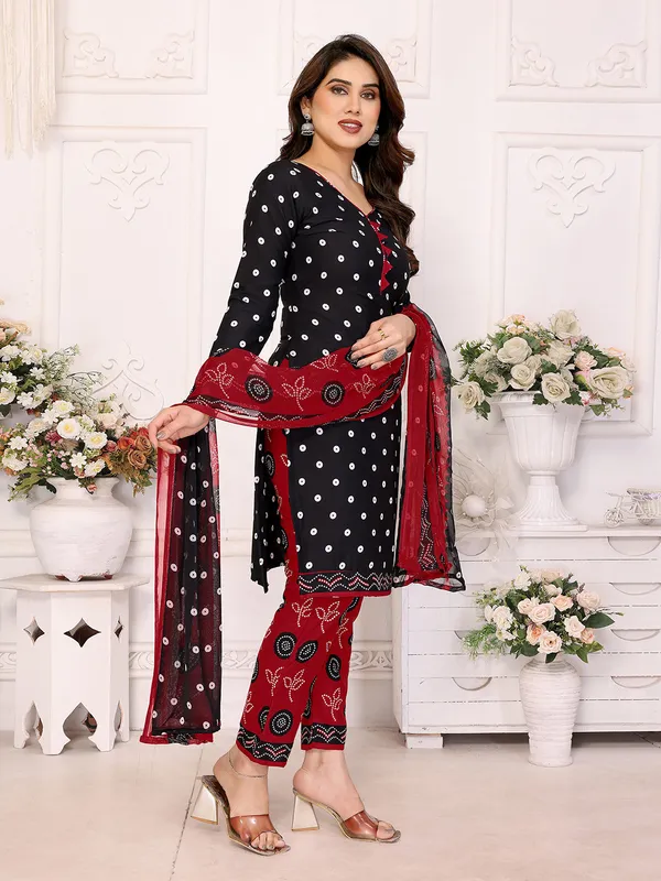 ANAND_Crepe_Floral_Print,_Paisley_Salwar_Suit_Material