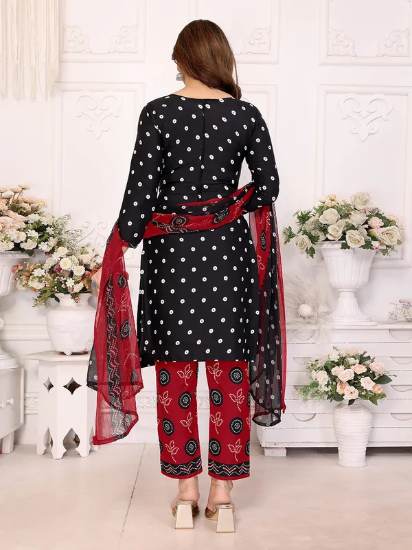 ANAND_Crepe_Floral_Print,_Paisley_Salwar_Suit_Material