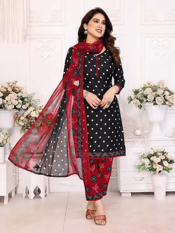 ANAND_Crepe_Floral_Print,_Paisley_Salwar_Suit_Material