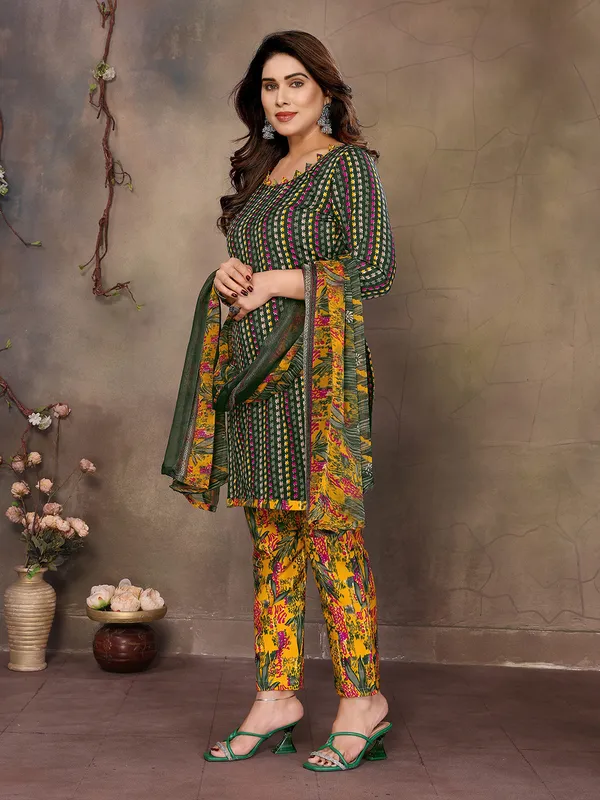 ANAND_Crepe_Floral_Print,_Paisley_Salwar_Suit_Material