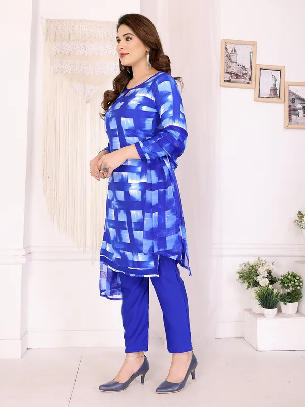 Crepe_Floral_Print,_Striped_Salwar_Suit_Material