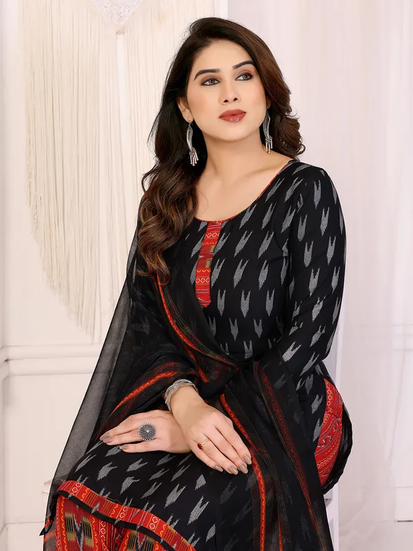 Crepe_Floral_Print,_Striped_Salwar_Suit_Material