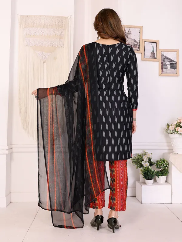 Crepe_Floral_Print,_Striped_Salwar_Suit_Material