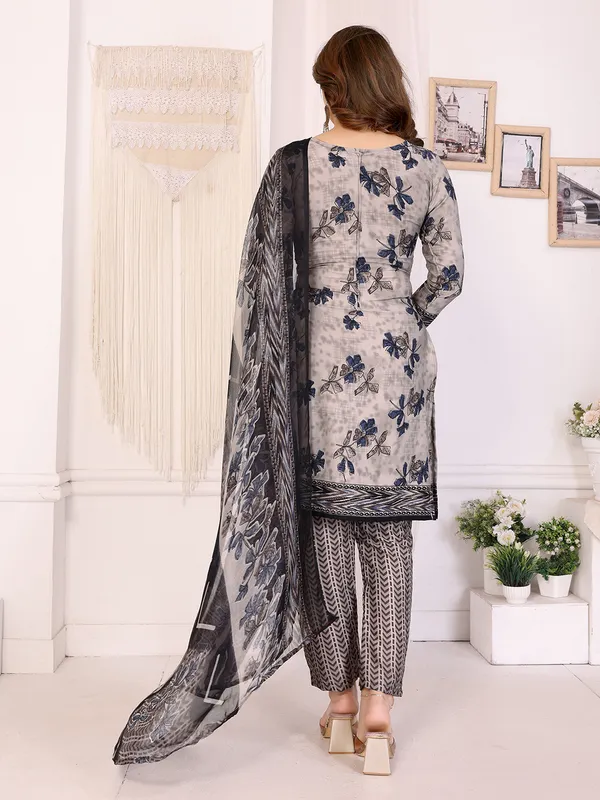 Crepe_Floral_Print,_Striped_Salwar_Suit_Material
