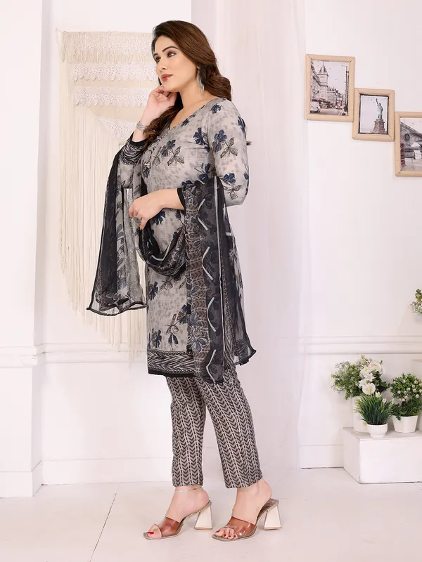 Crepe_Floral_Print,_Striped_Salwar_Suit_Material