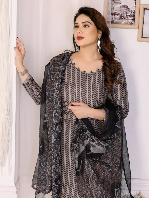 Crepe_Floral_Print,_Striped_Salwar_Suit_Material