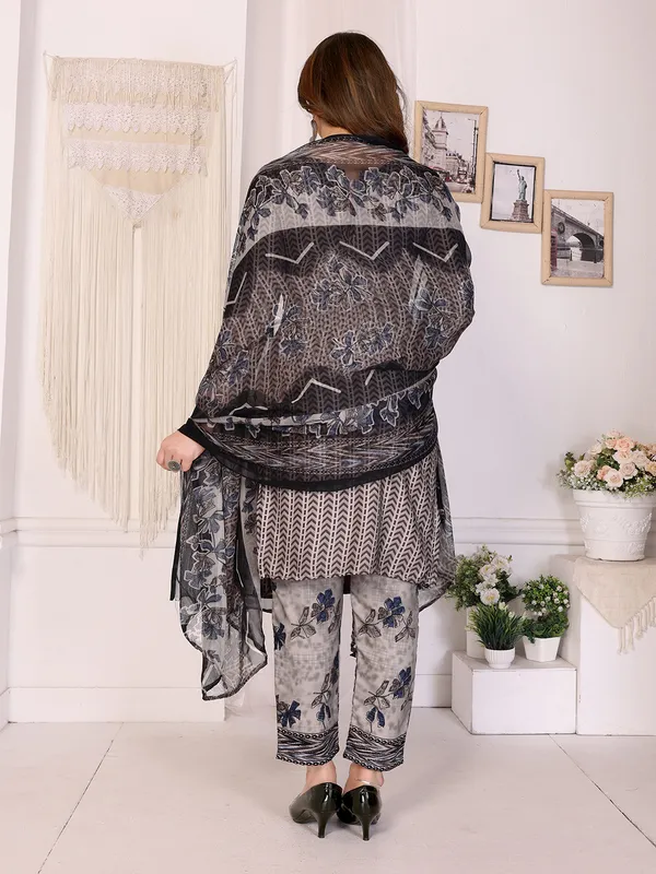Crepe_Floral_Print,_Striped_Salwar_Suit_Material