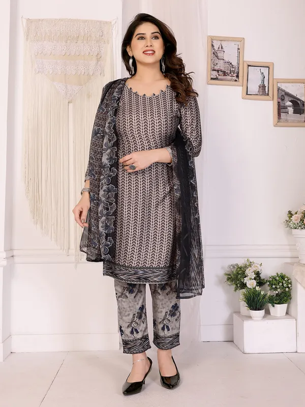 Crepe_Floral_Print,_Striped_Salwar_Suit_Material