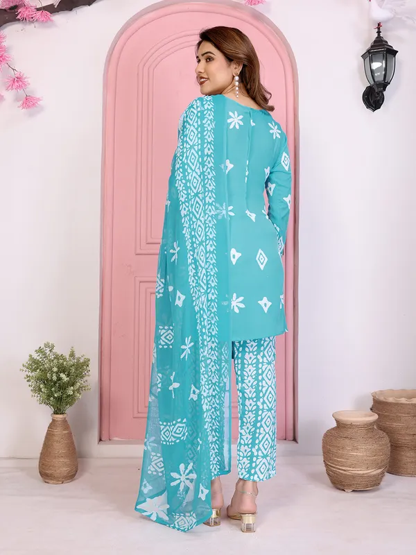 Unstitched_Printed_Crepe_Salwar_Suit_Material