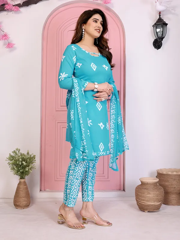 Unstitched_Printed_Crepe_Salwar_Suit_Material