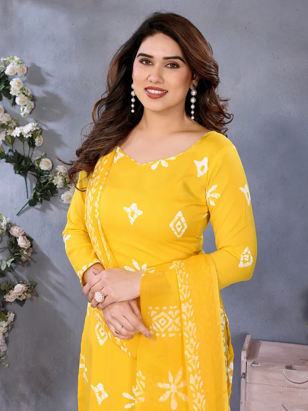 Unstitched_Printed_Crepe_Salwar_Suit_Material
