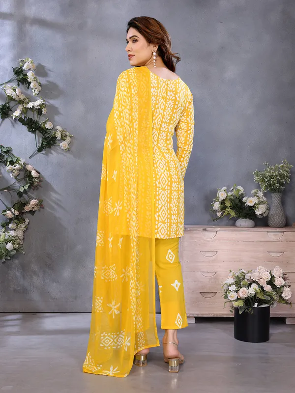 Unstitched_Printed_Crepe_Salwar_Suit_Material