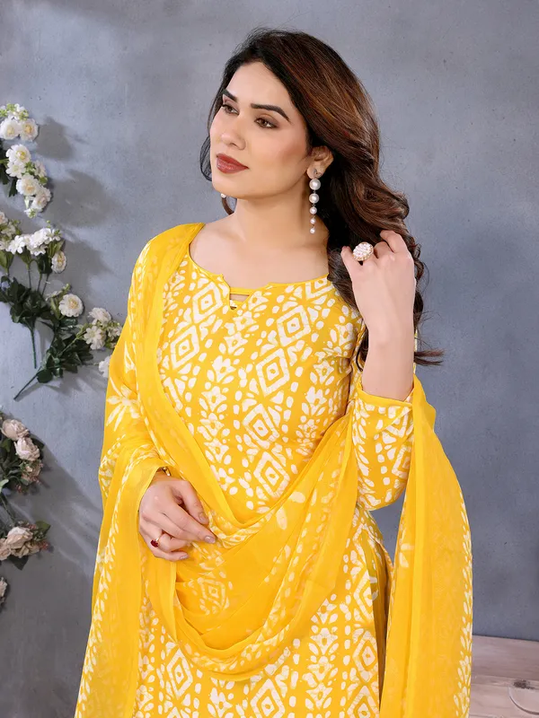 Unstitched_Printed_Crepe_Salwar_Suit_Material