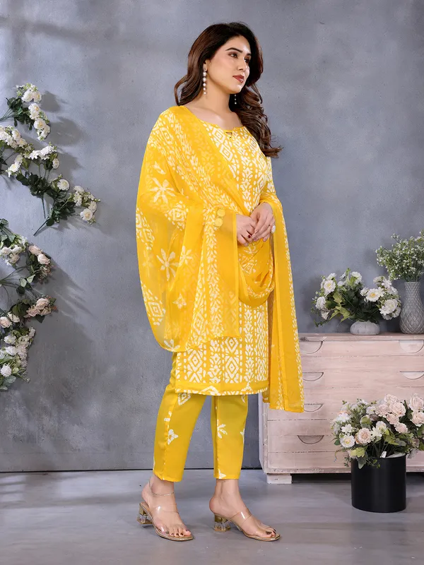 Unstitched_Printed_Crepe_Salwar_Suit_Material