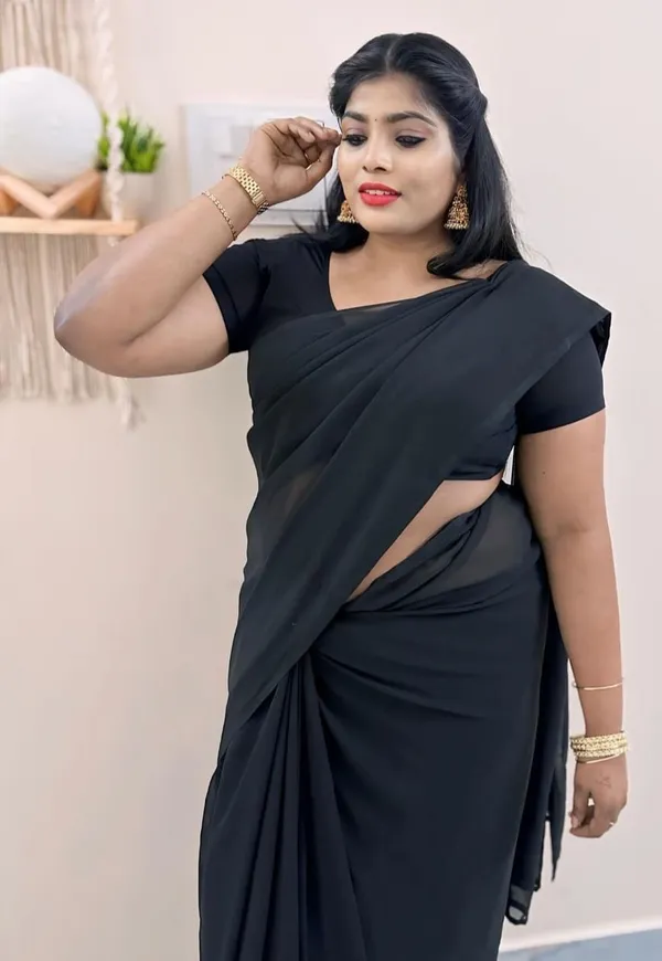 Elegant_Solid_Chiffon_Plain_Dyed_Saree_With_Unstitched_Blouse_Piece