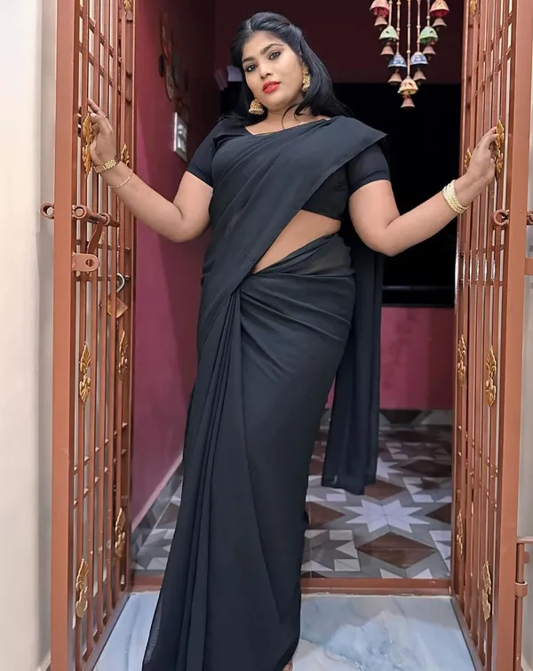 Elegant_Solid_Chiffon_Plain_Dyed_Saree_With_Unstitched_Blouse_Piece