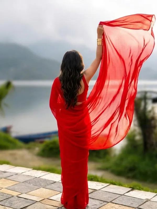 Plain_Dyed_Daily_Wear_Georgette_Saree_With_Unstitched_Blouse_Piece