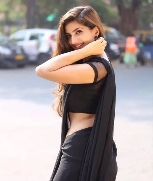 Elegant_Solid_Chiffon_Plain_Dyed_Saree_With_Unstitched_Blouse_Piece